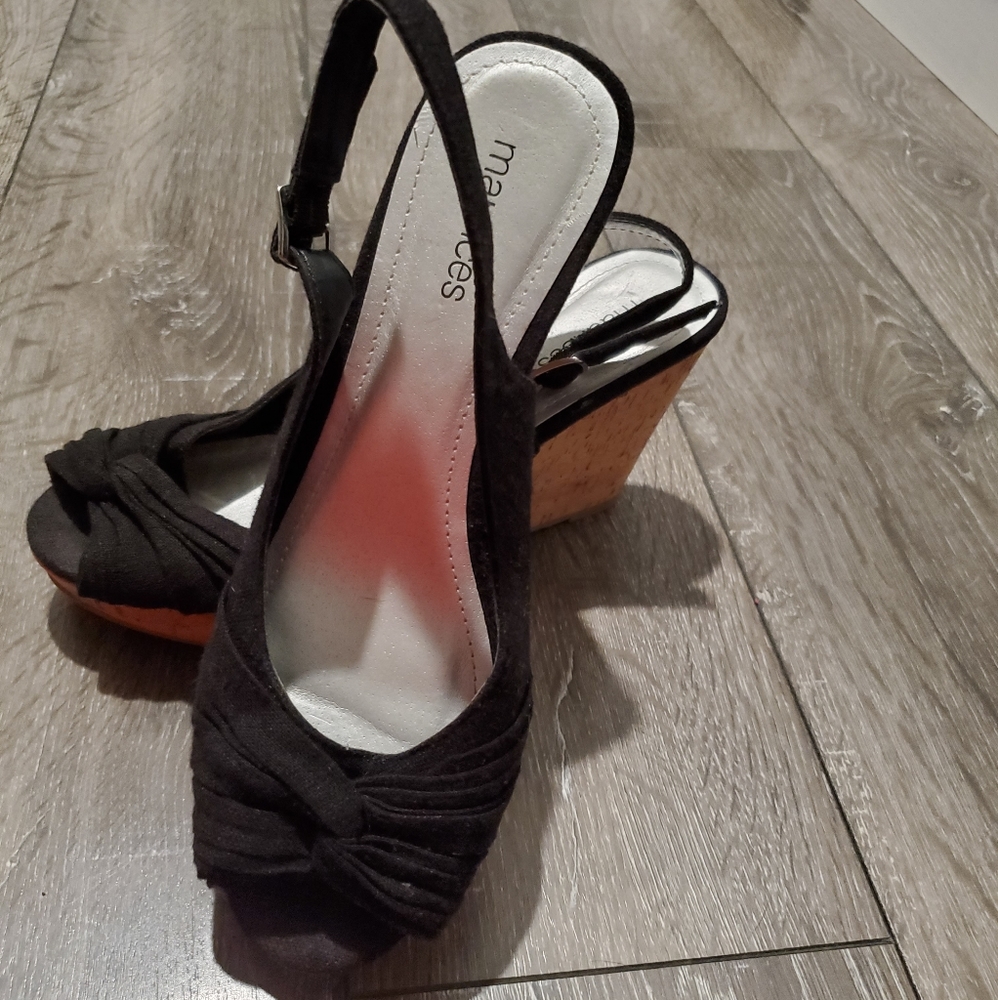 Size 8 black wedges